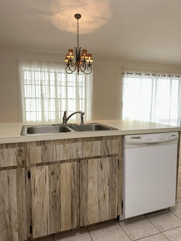 Image 3 of 26 For 4002 Shoreside Circle