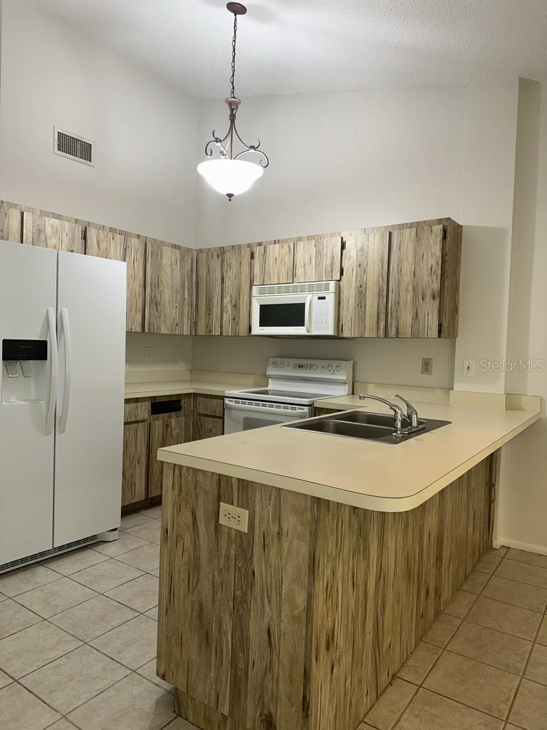 Image 4 of 26 For 4002 Shoreside Circle