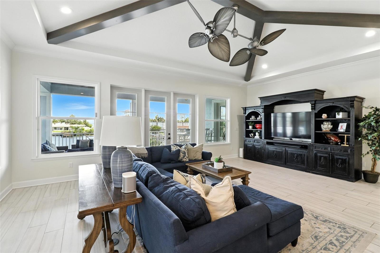 Image 15 of 66 For 406 Venetian Drive