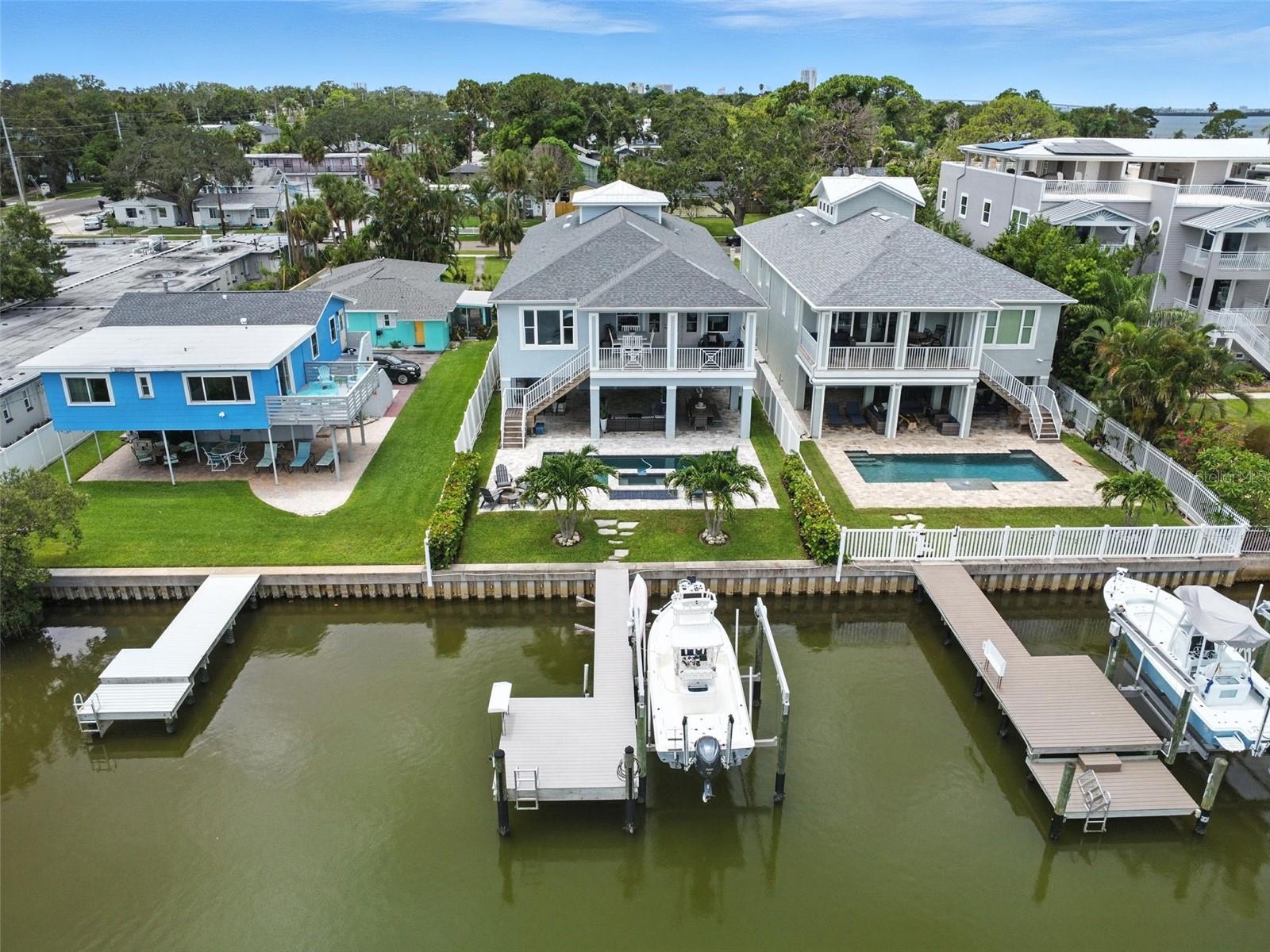 Image 4 of 66 For 406 Venetian Drive