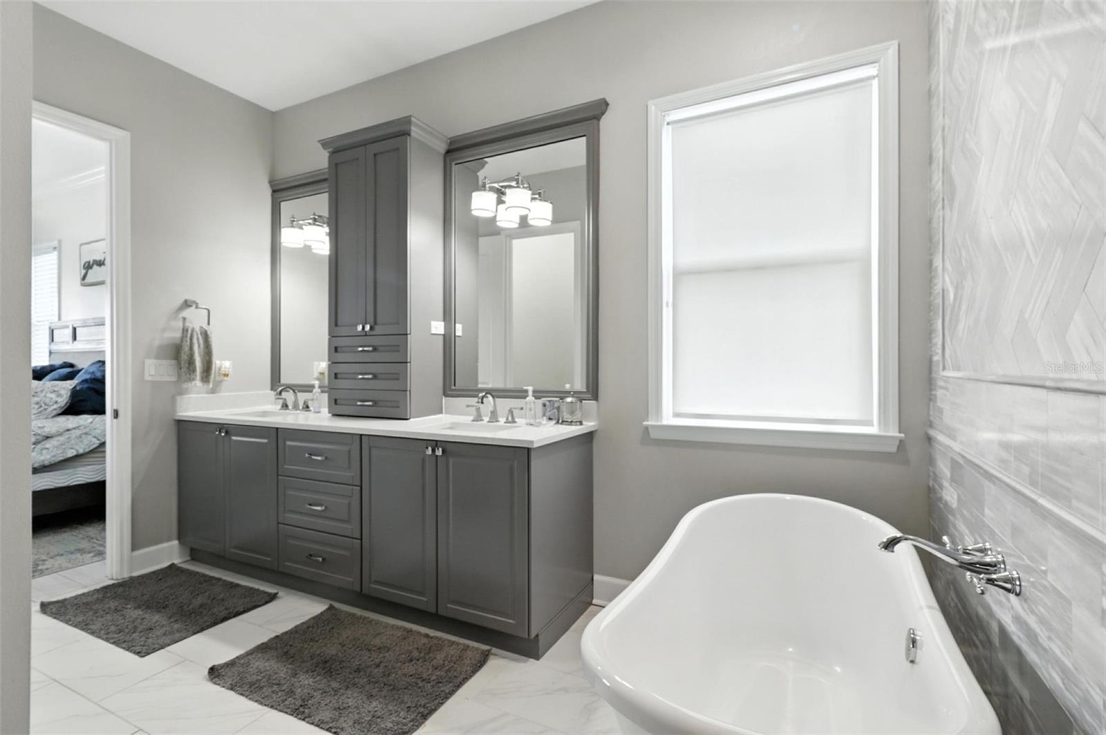 Image 42 of 66 For 406 Venetian Drive