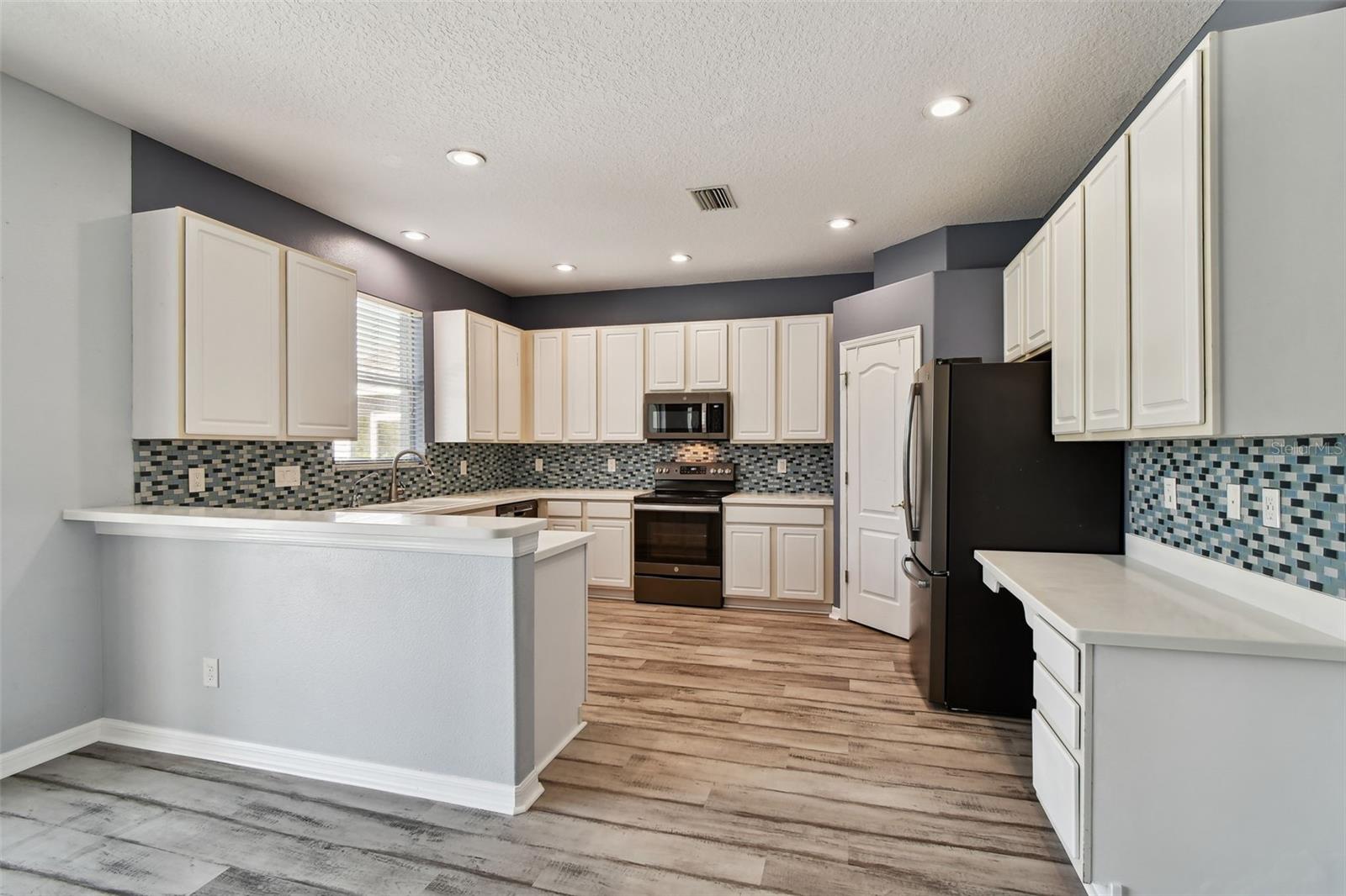 Image 16 of 54 For 19024 Fishermans Bend Drive