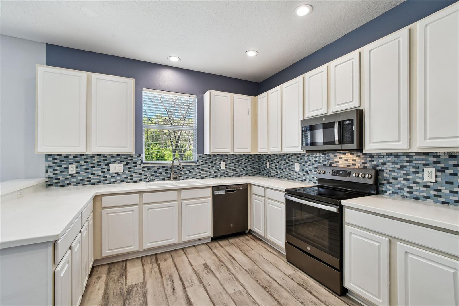 Image 17 of 54 For 19024 Fishermans Bend Drive