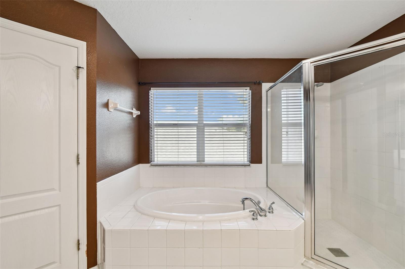 Image 35 of 54 For 19024 Fishermans Bend Drive