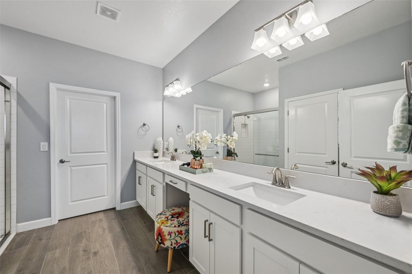 Image 17 of 72 For 17253 Star Banks Street 17253