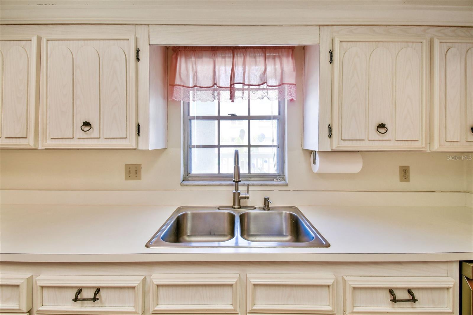 Image 11 of 53 For 701 Poinsettia Road 124