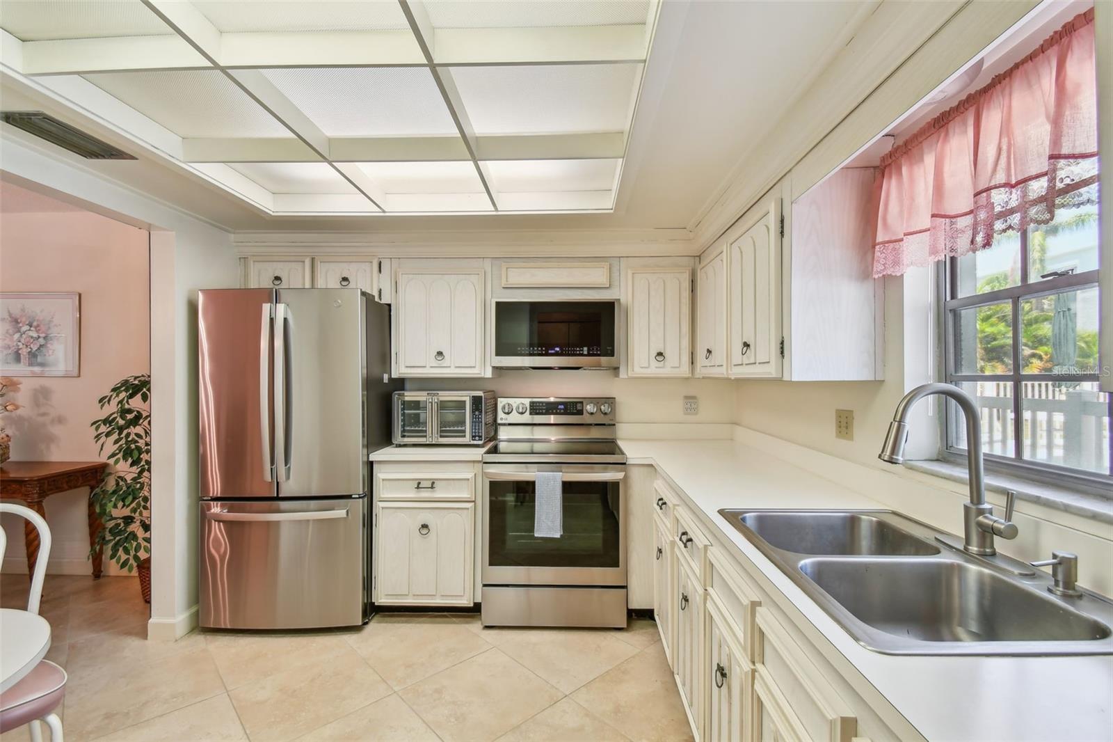 Image 13 of 53 For 701 Poinsettia Road 124