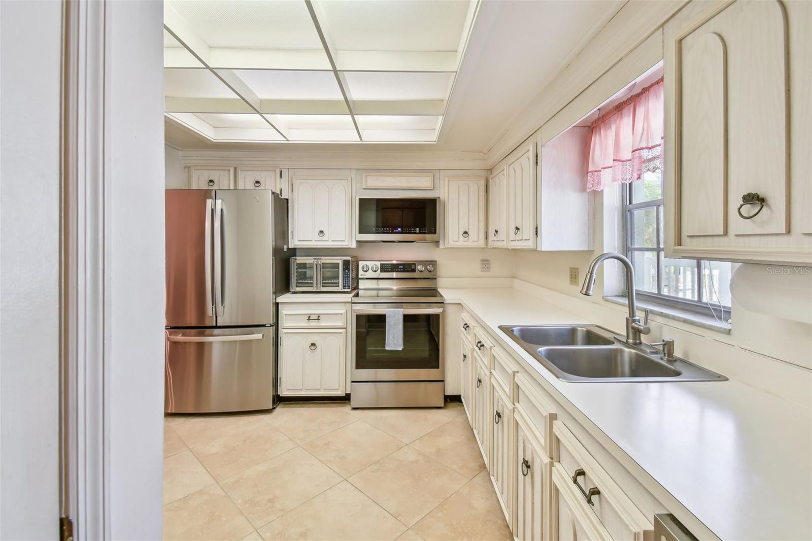 Image 14 of 53 For 701 Poinsettia Road 124