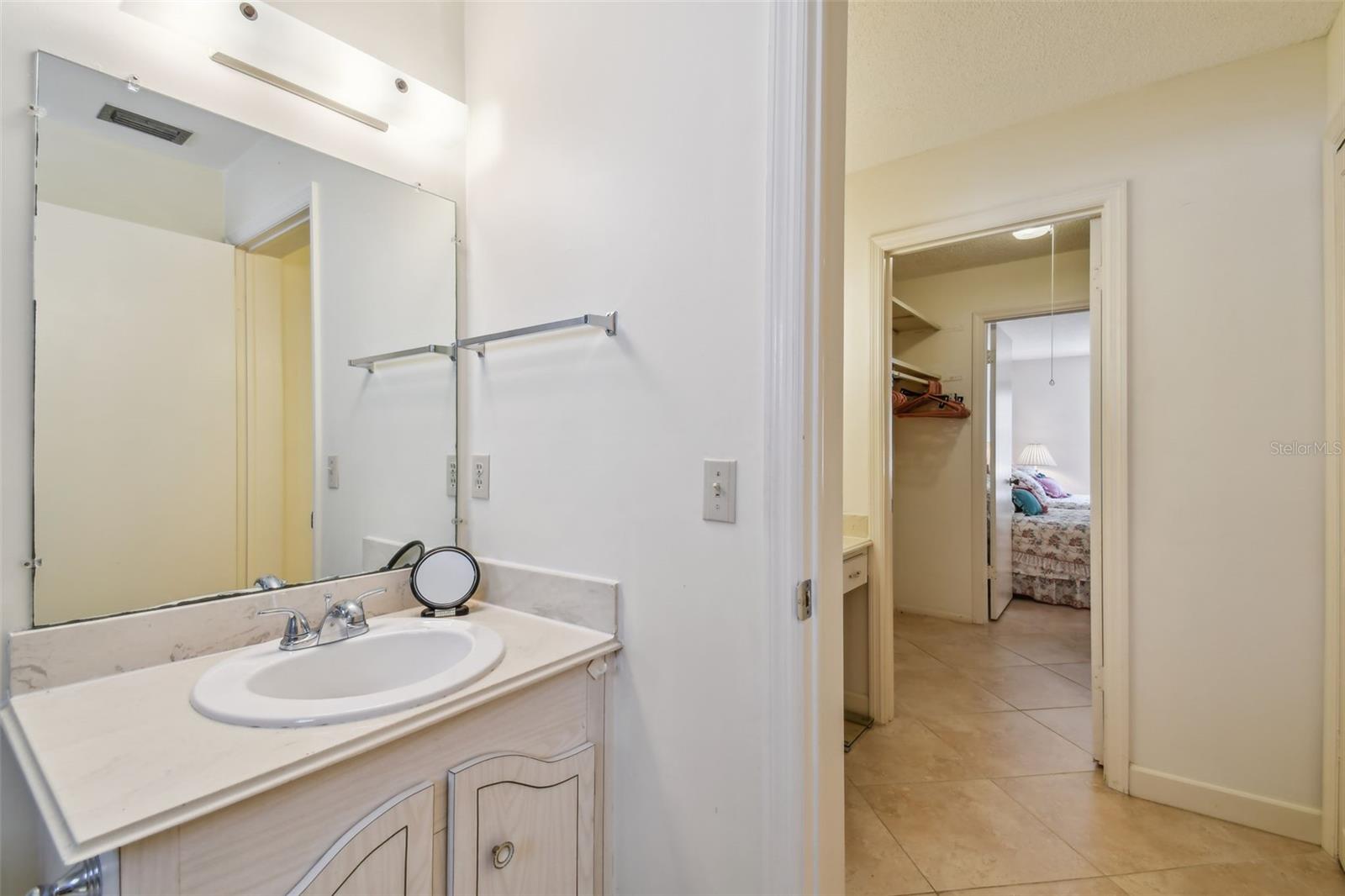 Image 17 of 53 For 701 Poinsettia Road 124