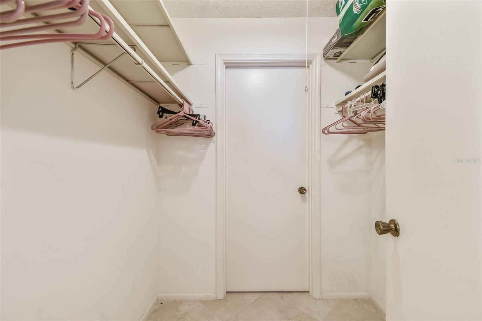 Image 18 of 53 For 701 Poinsettia Road 124