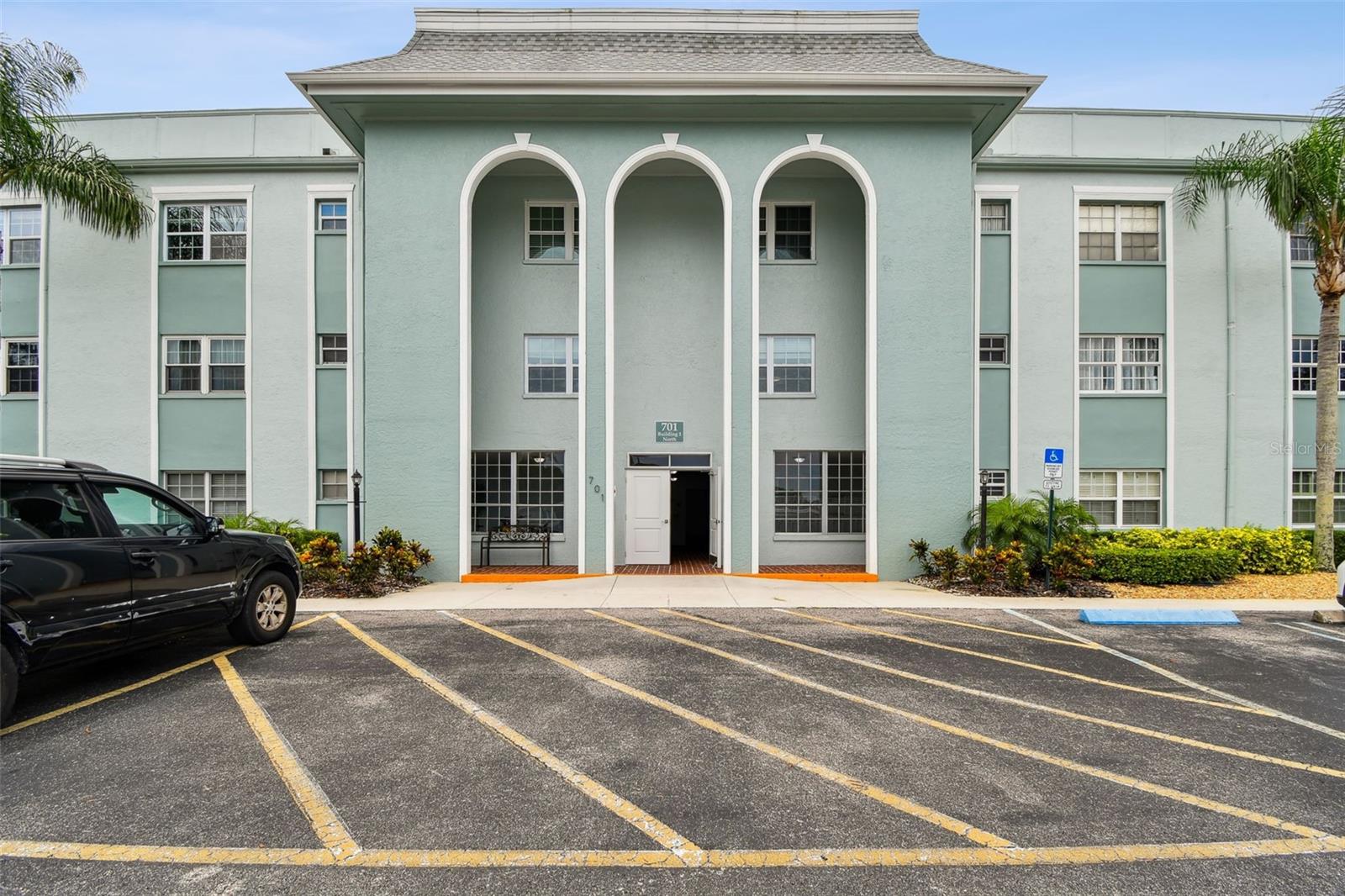 Image 2 of 53 For 701 Poinsettia Road 124