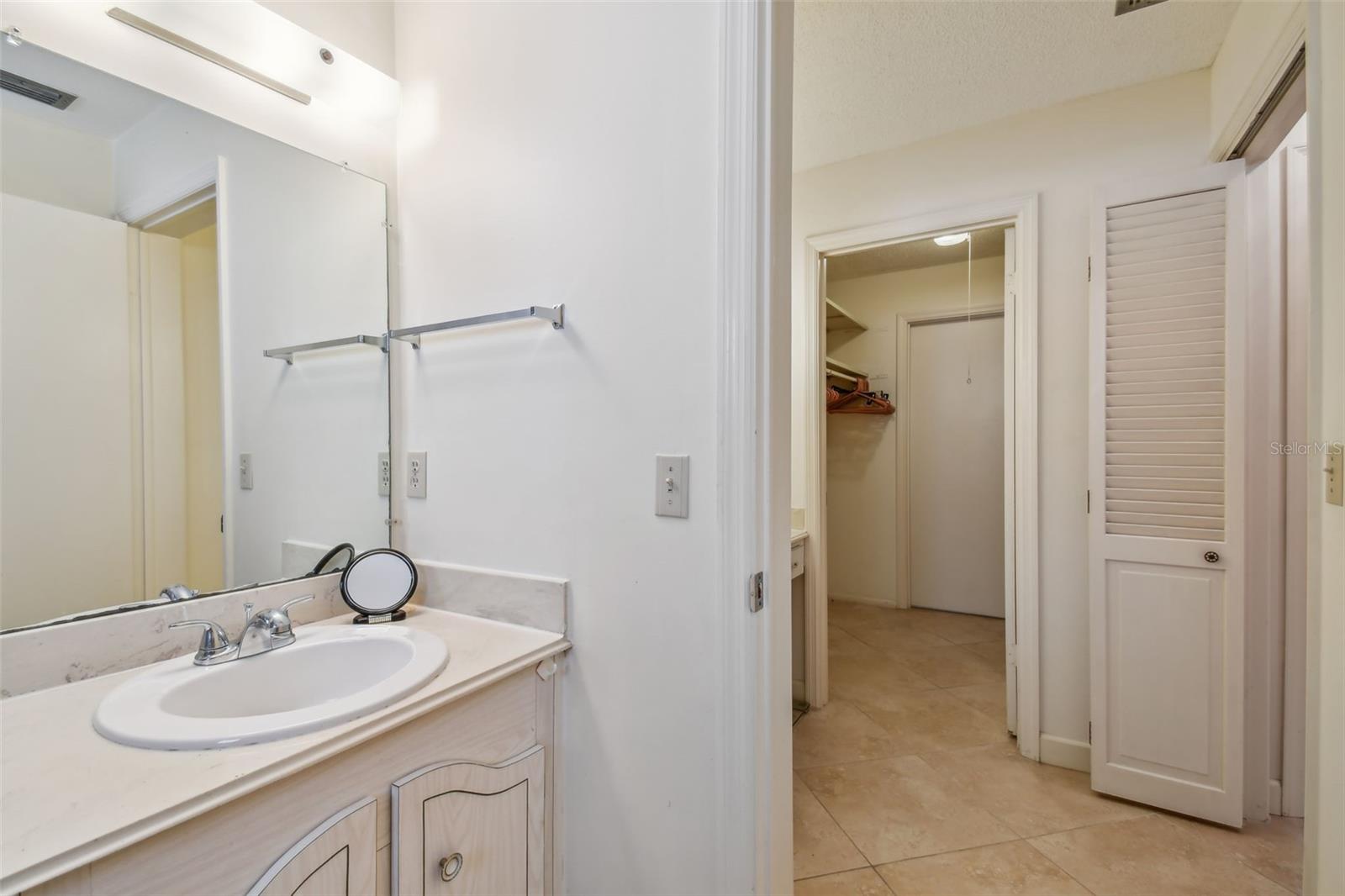 Image 21 of 53 For 701 Poinsettia Road 124