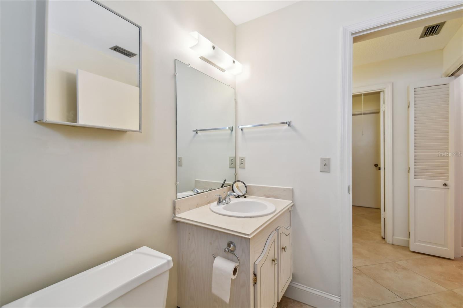 Image 22 of 53 For 701 Poinsettia Road 124