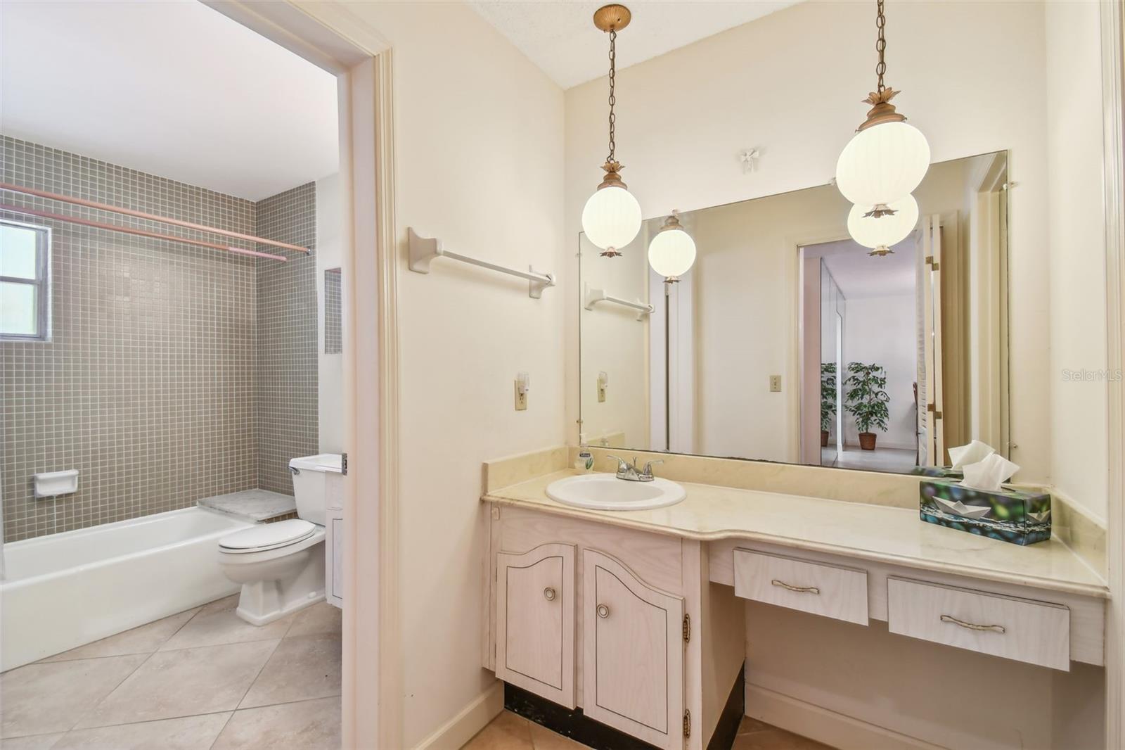 Image 26 of 53 For 701 Poinsettia Road 124