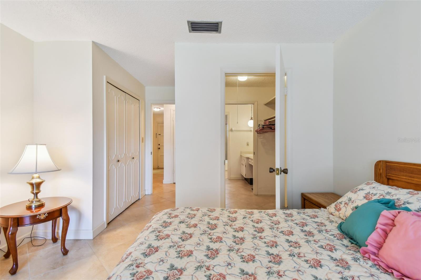 Image 27 of 53 For 701 Poinsettia Road 124