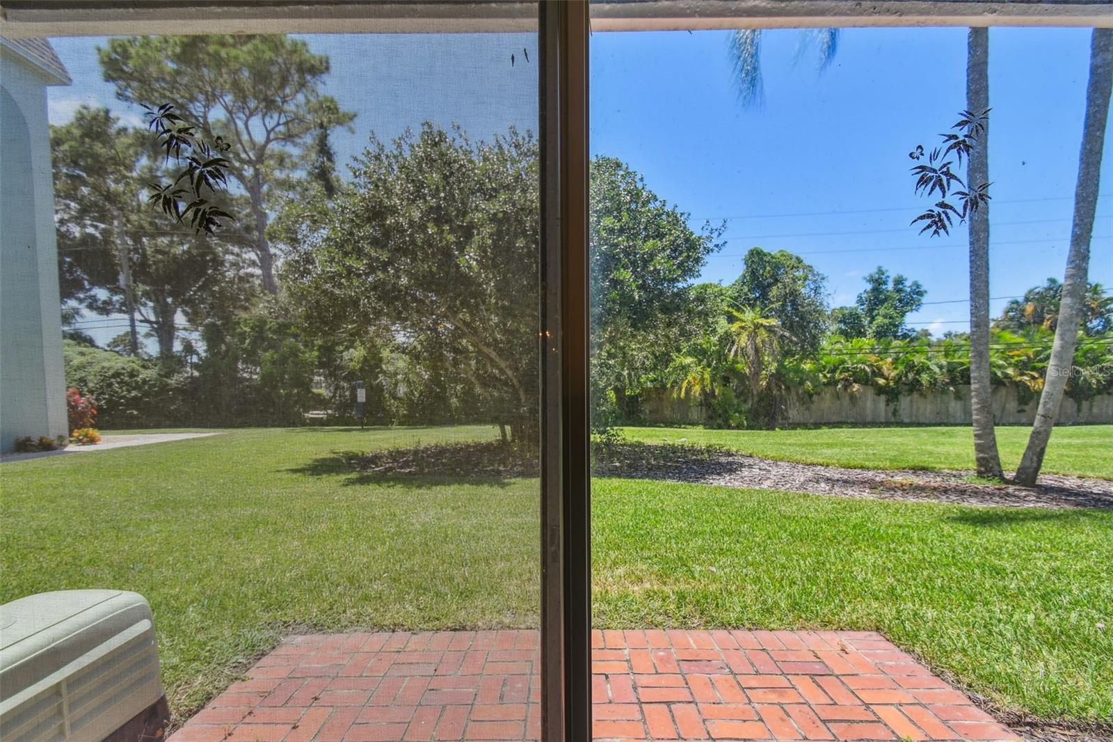 Image 33 of 53 For 701 Poinsettia Road 124