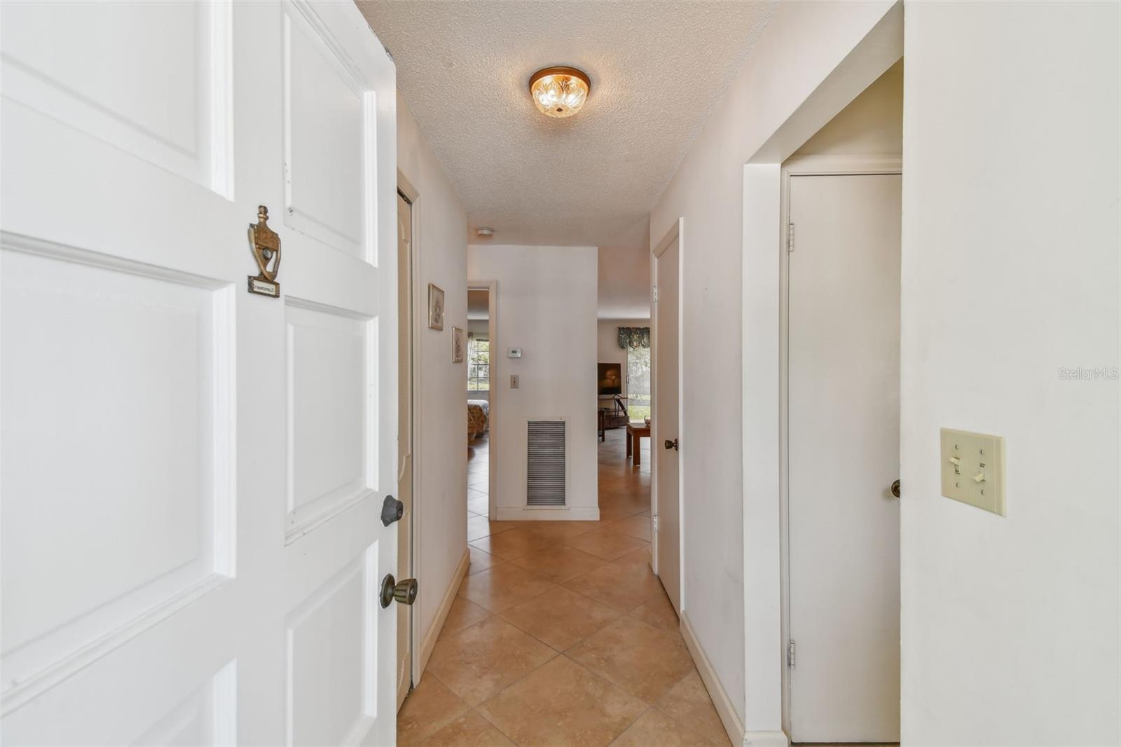 Image 34 of 53 For 701 Poinsettia Road 124