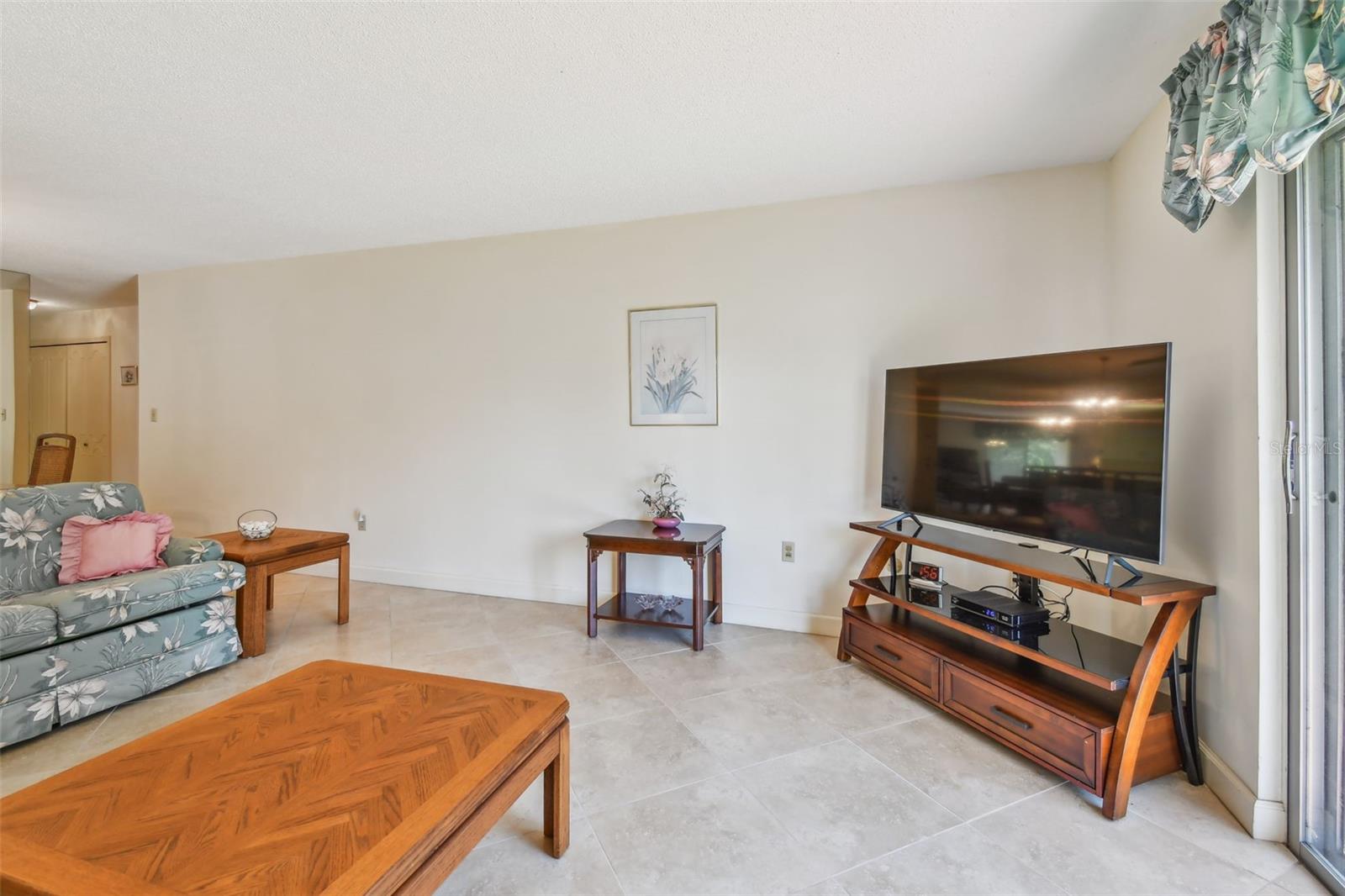 Image 35 of 53 For 701 Poinsettia Road 124