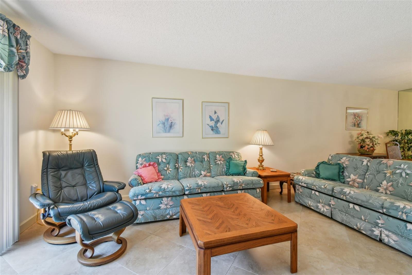 Image 37 of 53 For 701 Poinsettia Road 124
