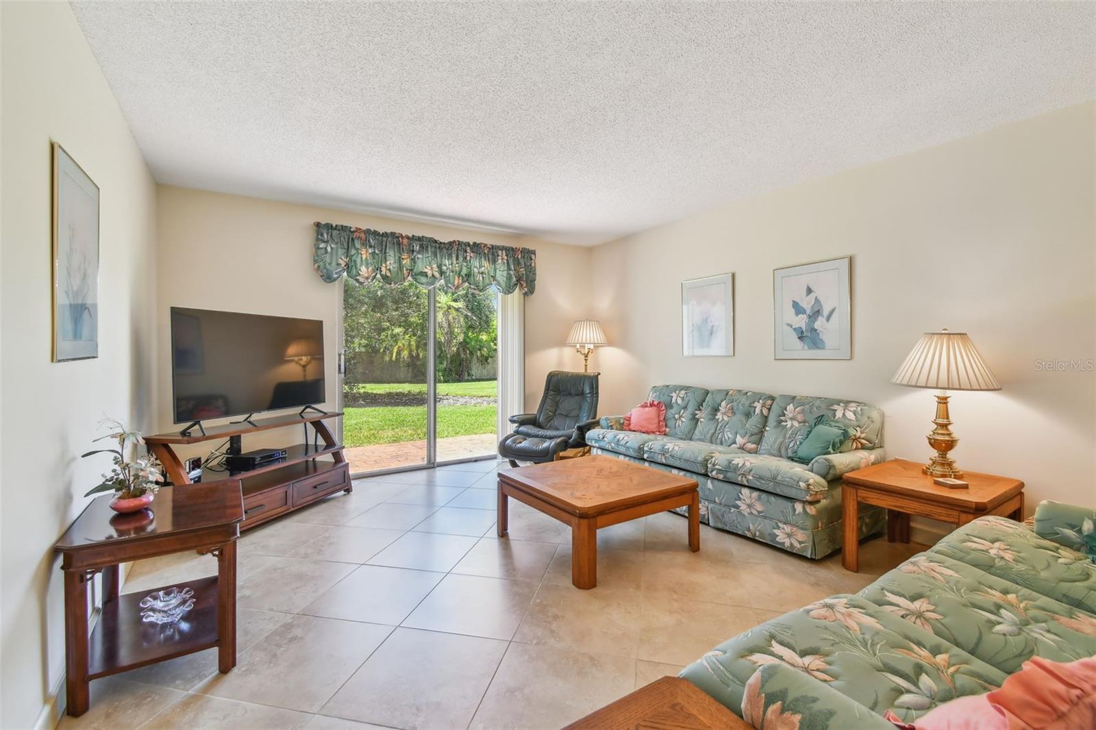 Image 38 of 53 For 701 Poinsettia Road 124