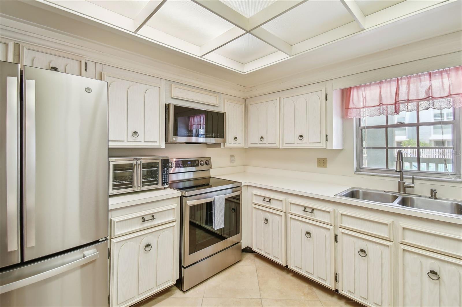 Image 4 of 53 For 701 Poinsettia Road 124