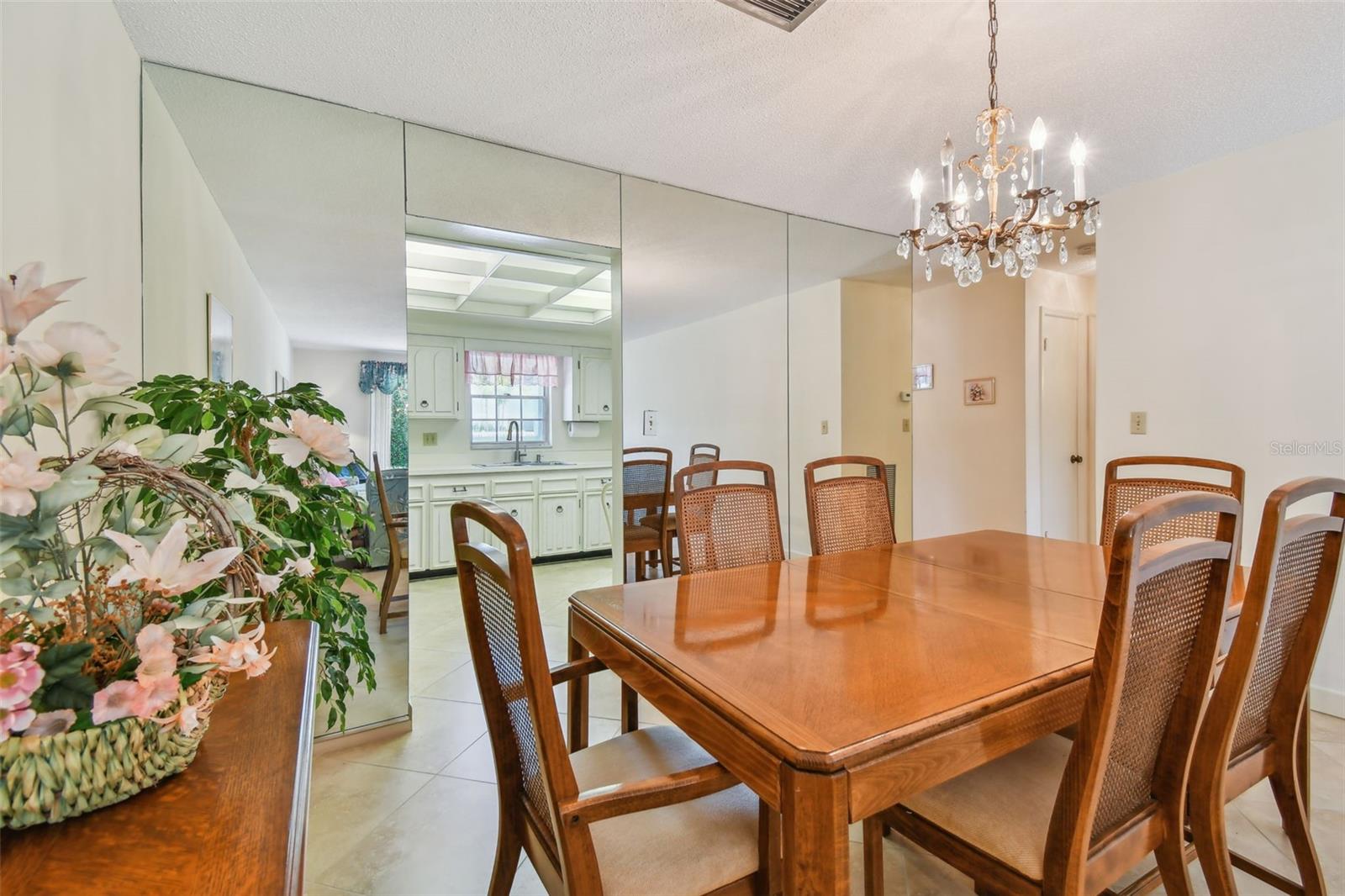 Image 40 of 53 For 701 Poinsettia Road 124