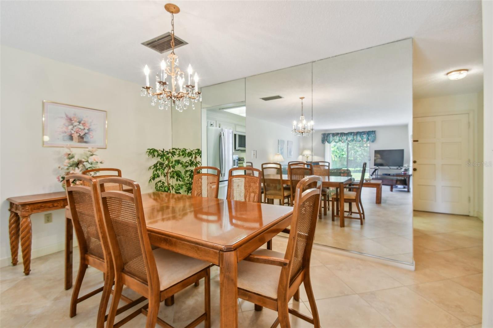 Image 41 of 53 For 701 Poinsettia Road 124
