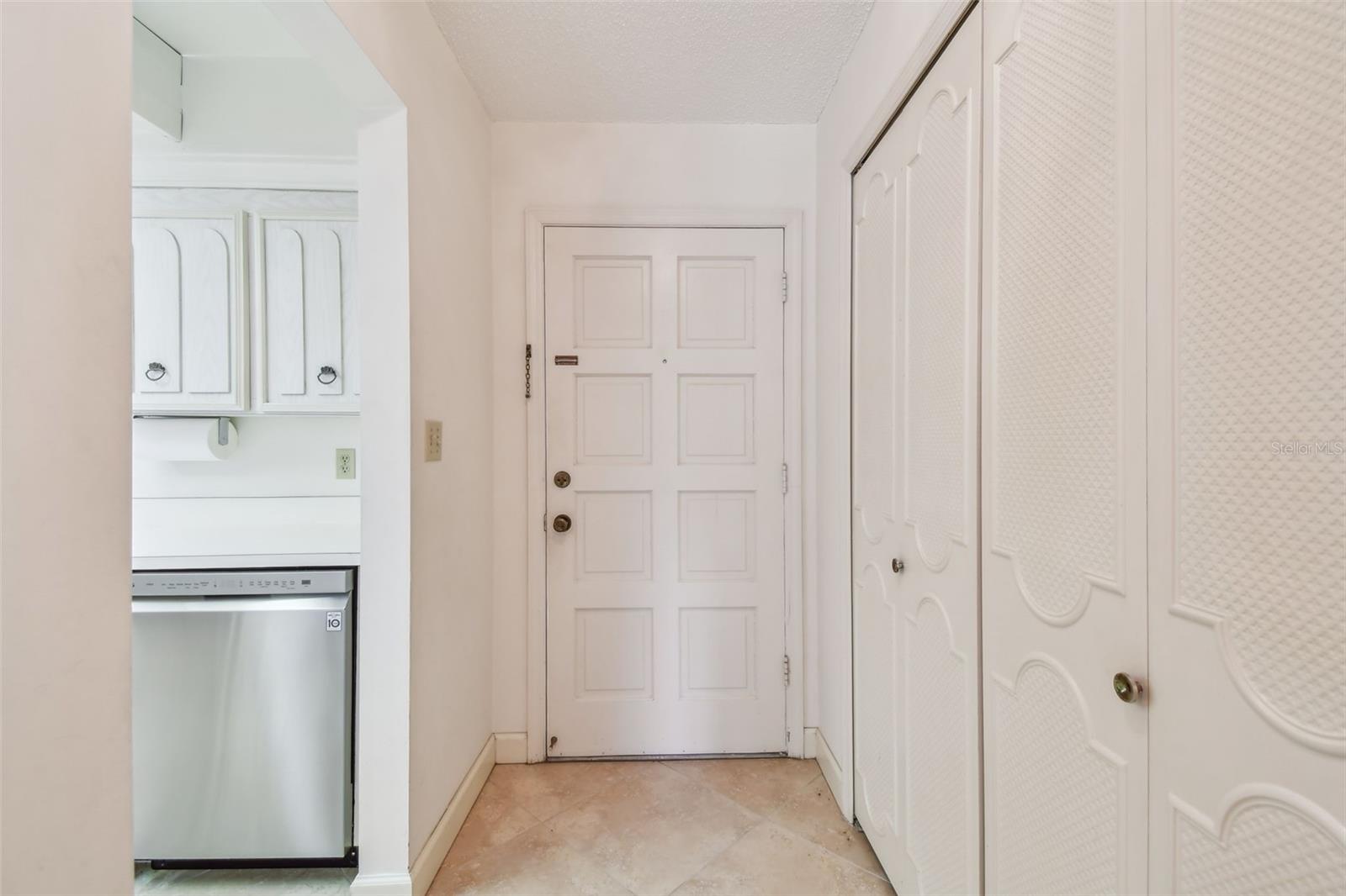 Image 5 of 53 For 701 Poinsettia Road 124