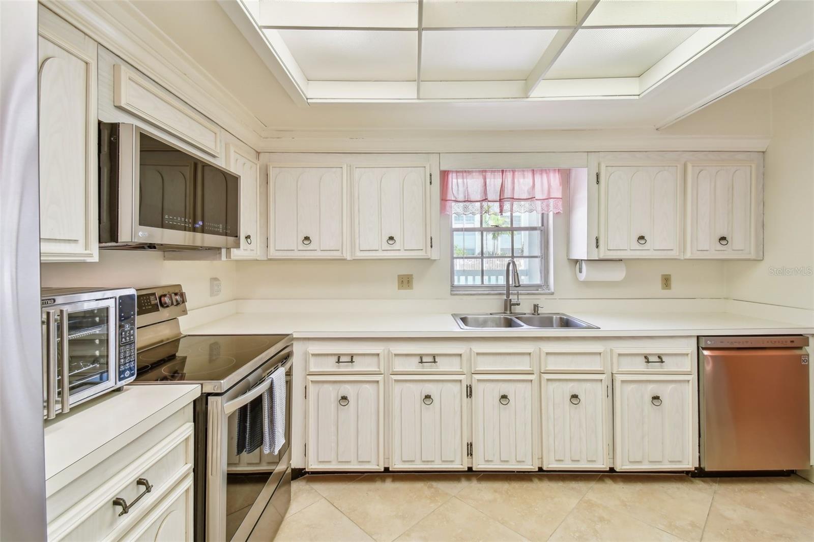 Image 6 of 53 For 701 Poinsettia Road 124