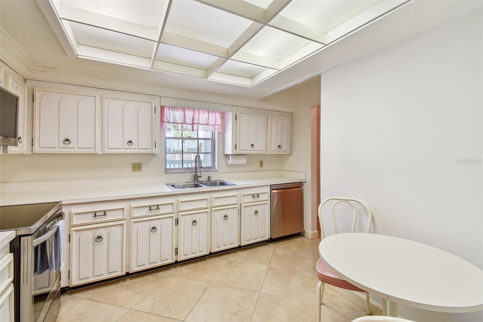 Image 7 of 53 For 701 Poinsettia Road 124