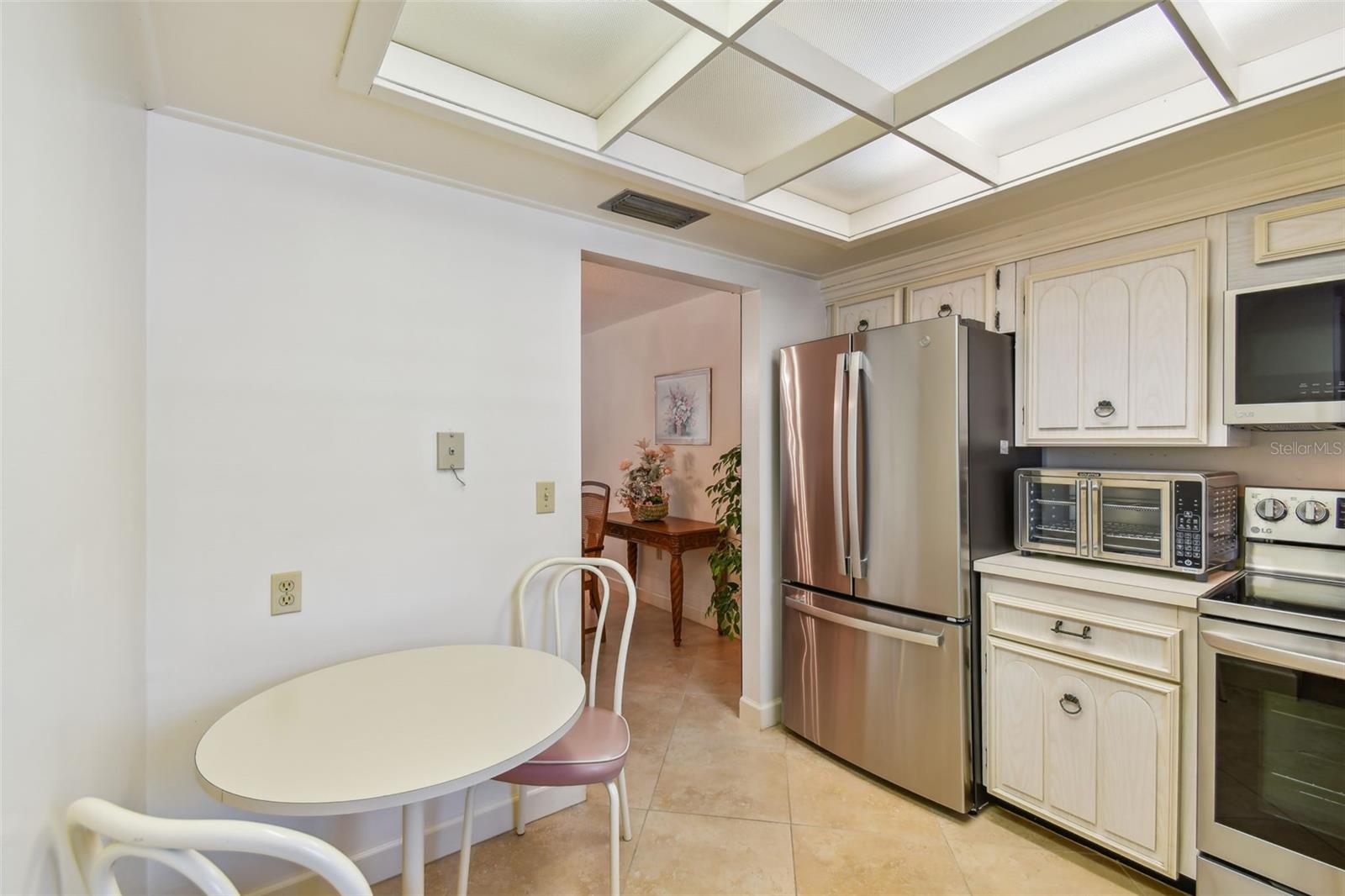 Image 9 of 53 For 701 Poinsettia Road 124
