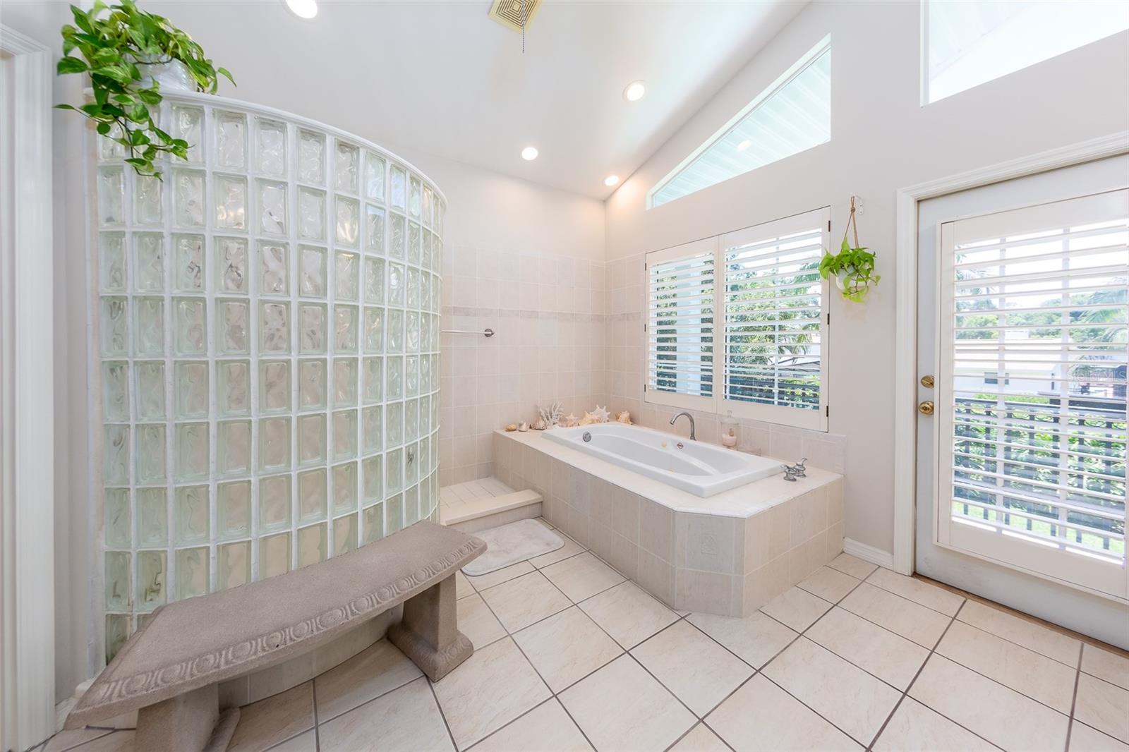 Image 32 of 40 For 2813 Anderson Drive S