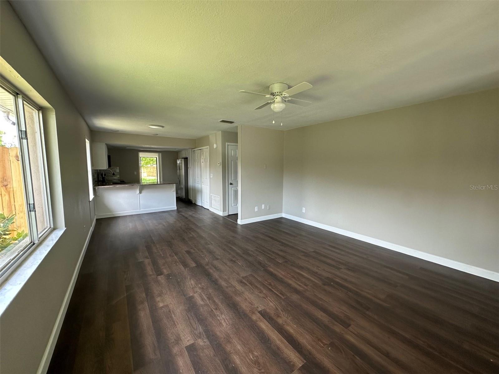 Image 2 of 11 For 1625 39th Avenue Drive E