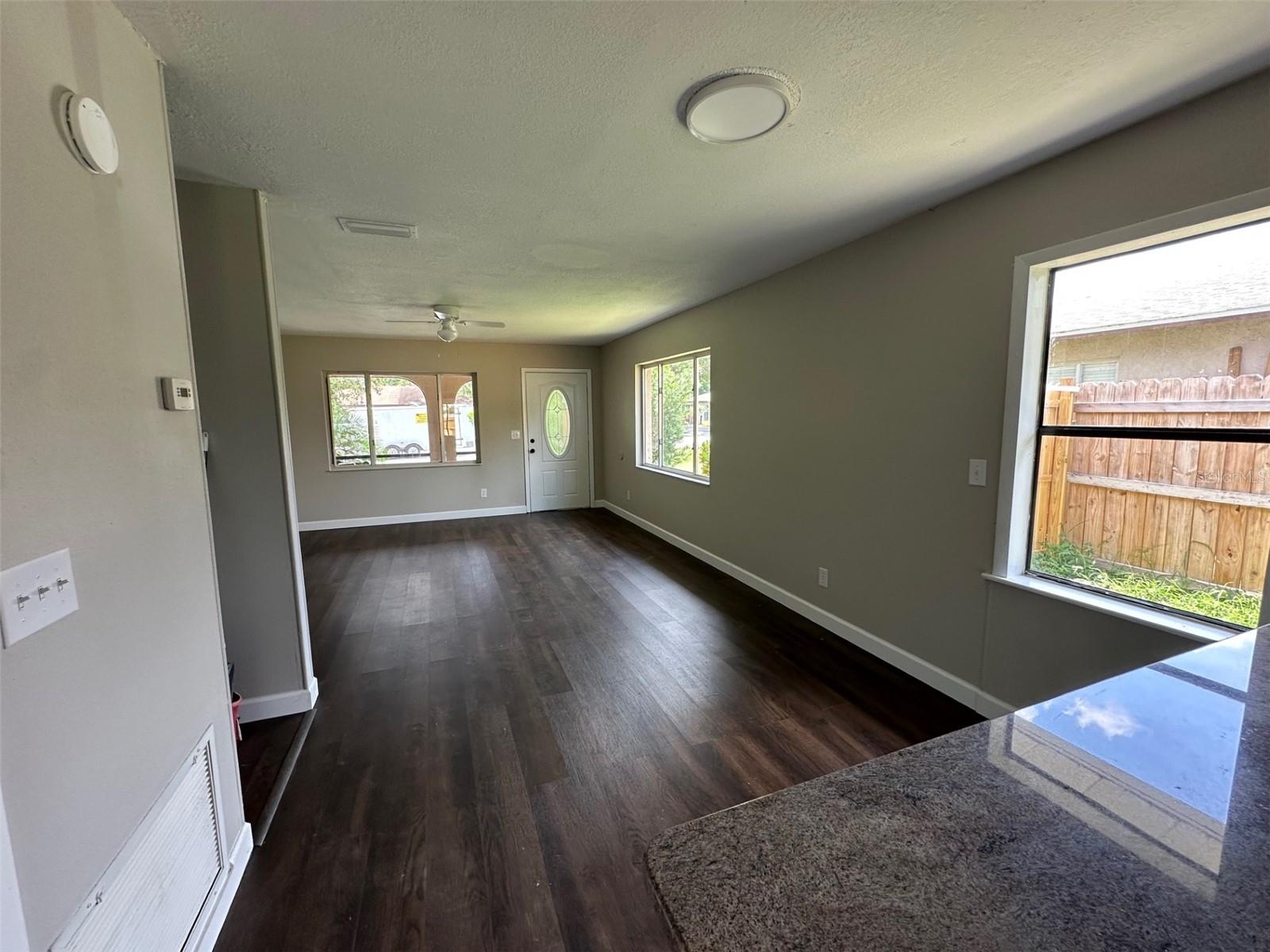 Image 5 of 11 For 1625 39th Avenue Drive E