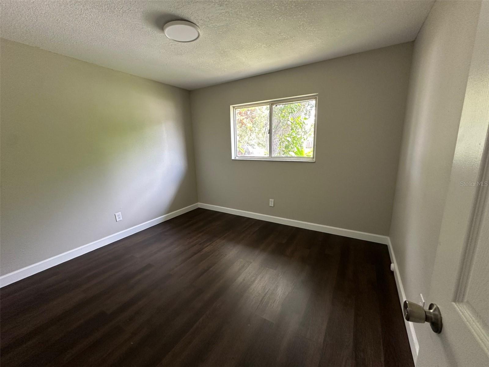 Image 6 of 11 For 1625 39th Avenue Drive E