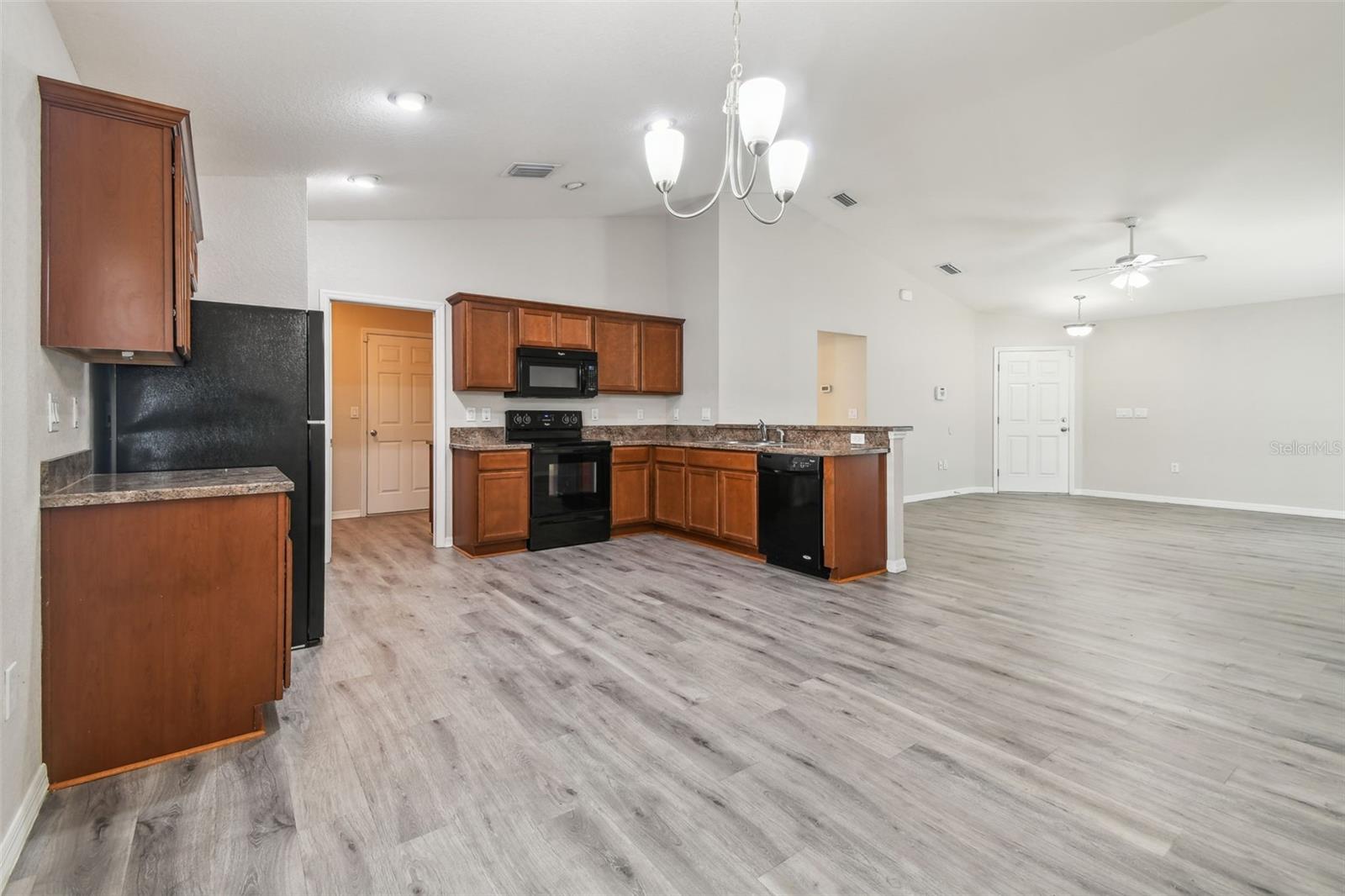 Image 11 of 36 For 3085 Grand Preserve Boulevard