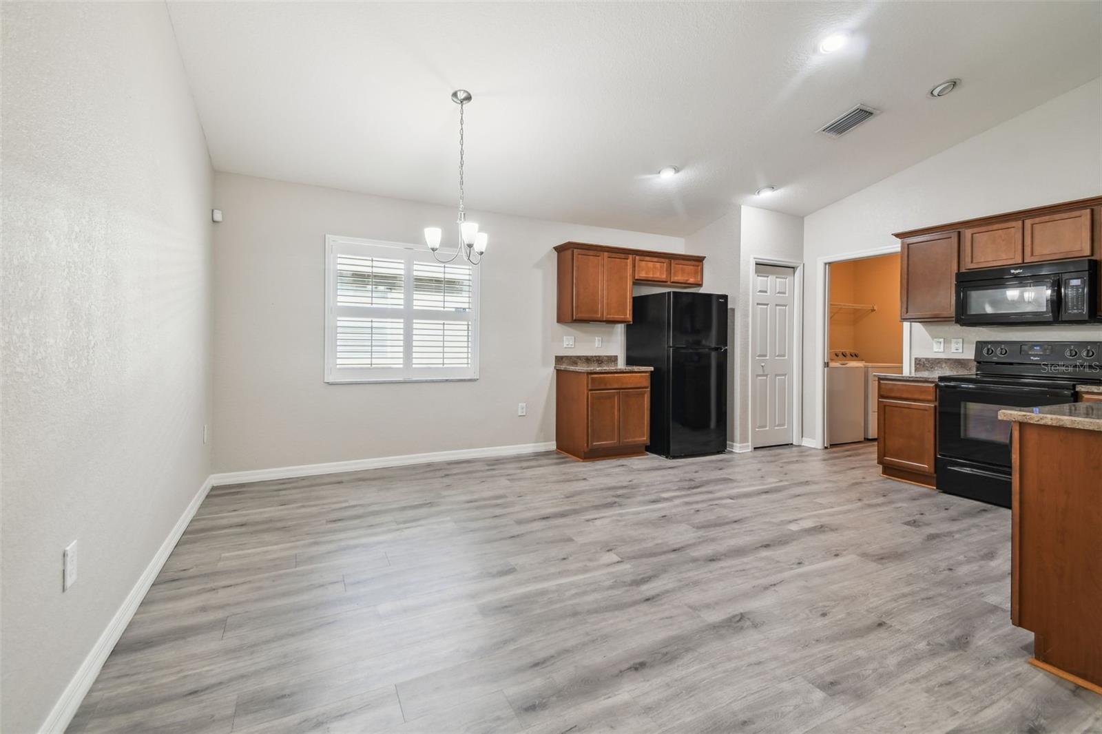 Image 13 of 36 For 3085 Grand Preserve Boulevard