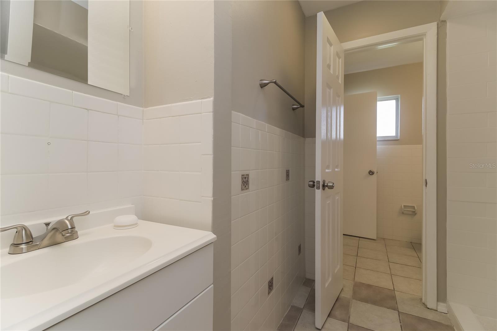 Image 11 of 16 For 810 Amidon Street