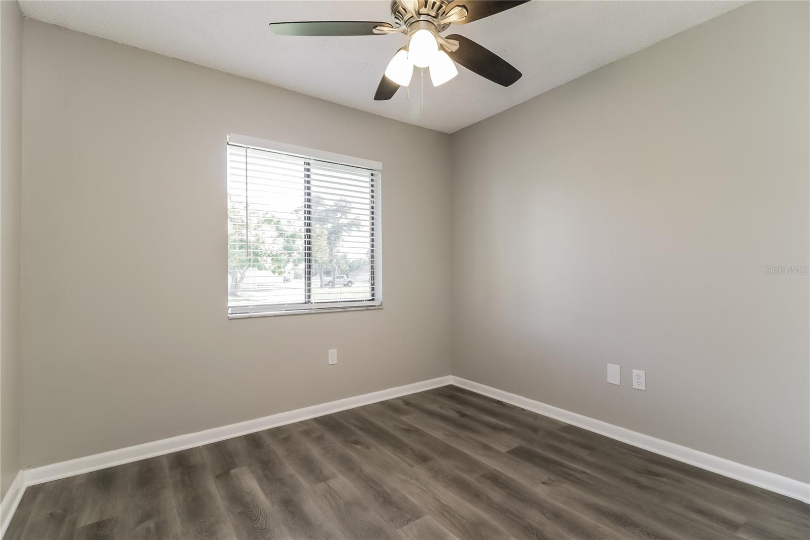 Image 12 of 16 For 810 Amidon Street