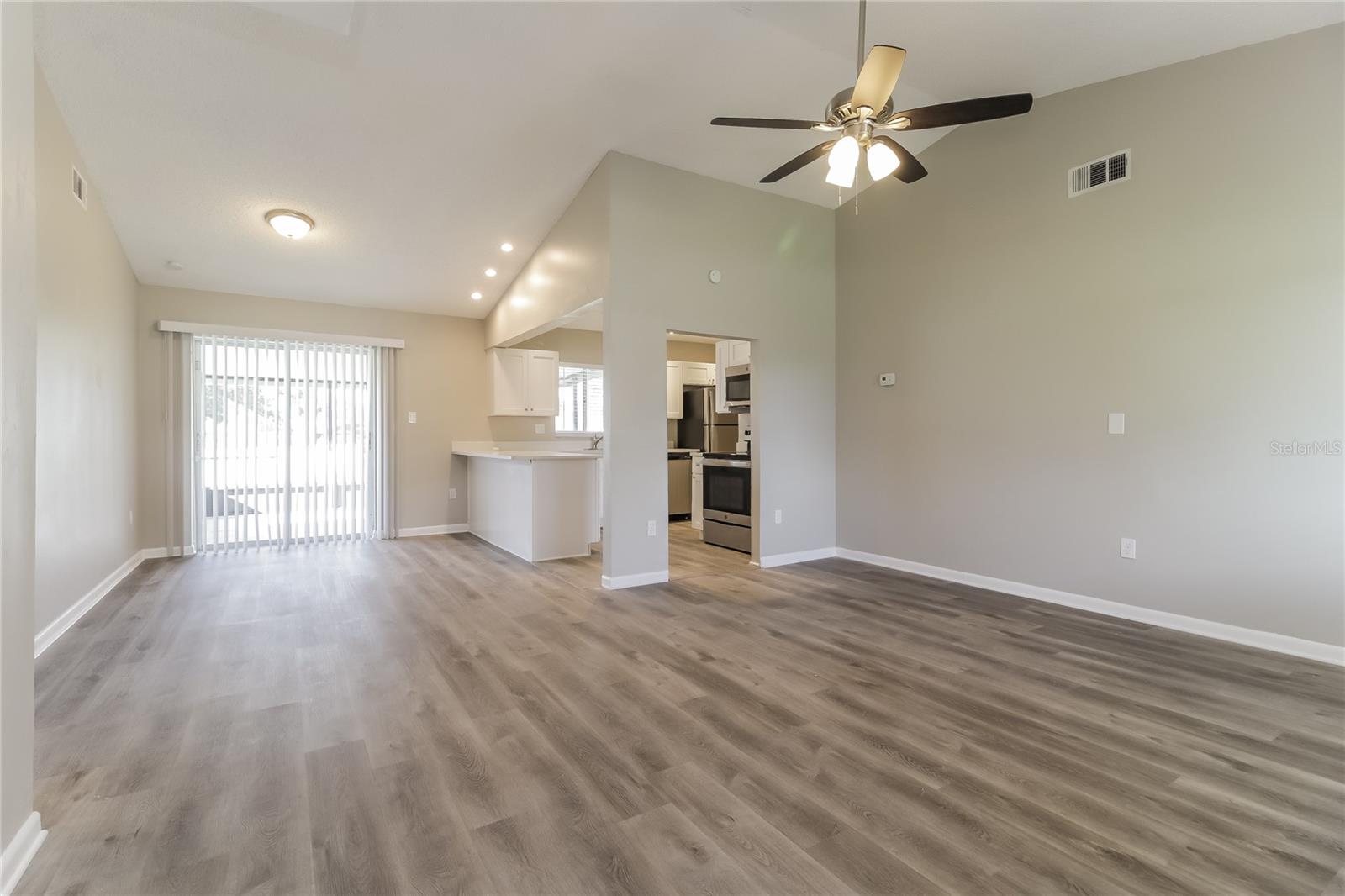 Image 3 of 16 For 810 Amidon Street