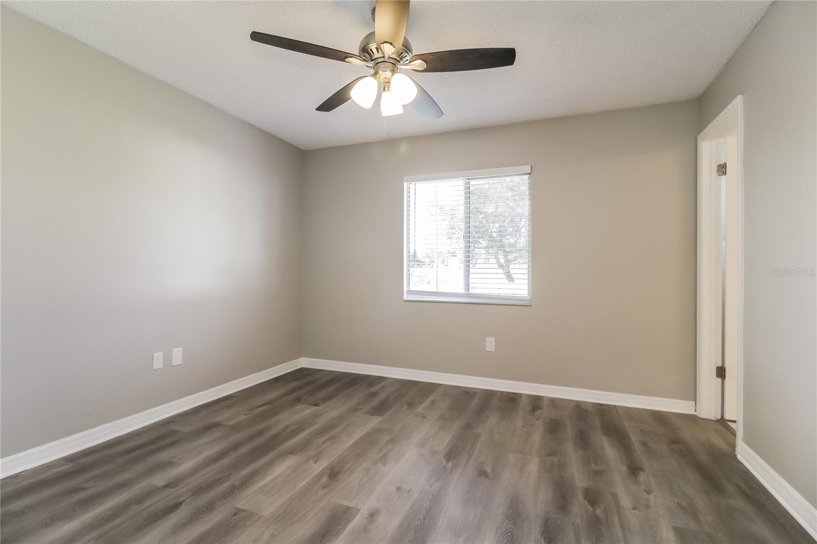 Image 9 of 16 For 810 Amidon Street