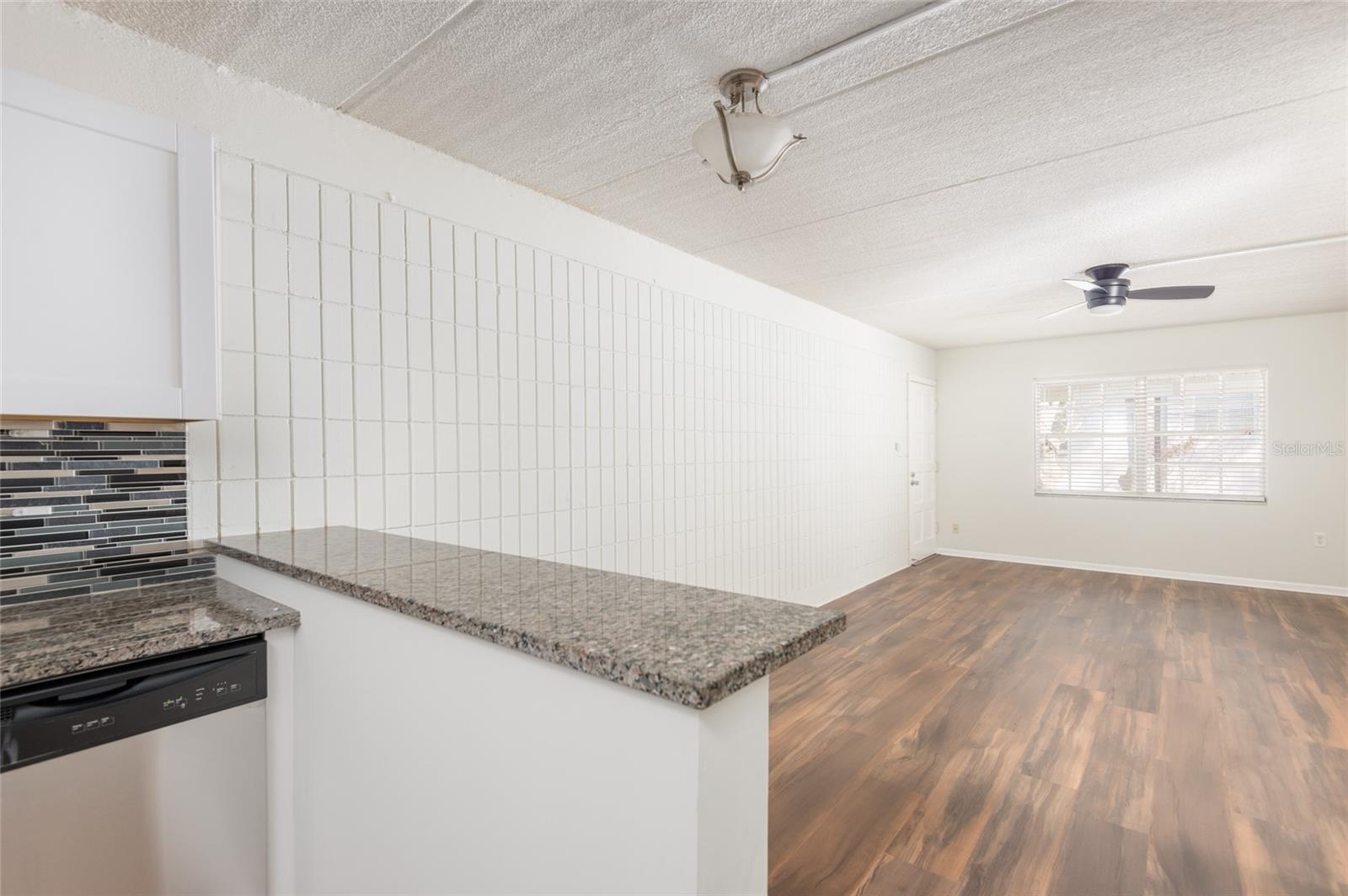 Listing photo id 8 for 3211 De Leon Street 9