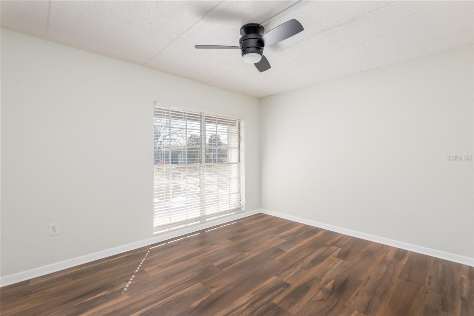 Listing photo id 9 for 3211 De Leon Street 9