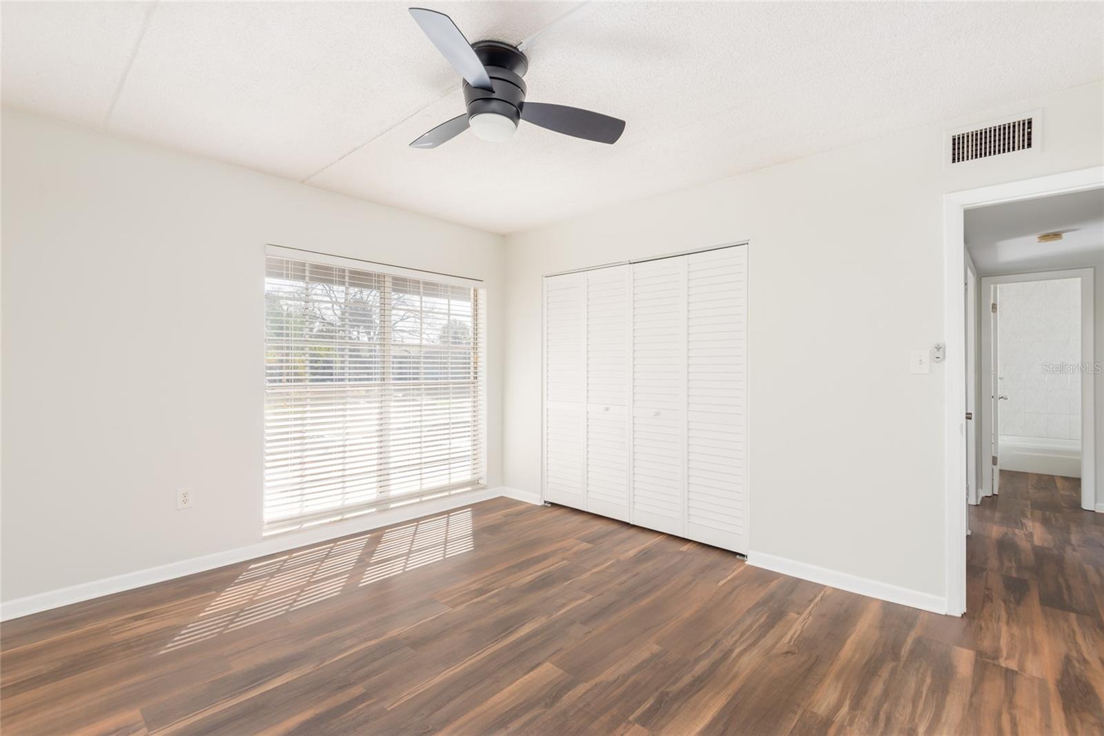 Listing photo id 11 for 3211 De Leon Street 9
