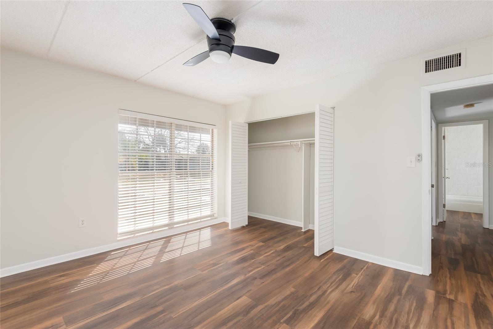 Listing photo id 12 for 3211 De Leon Street 9