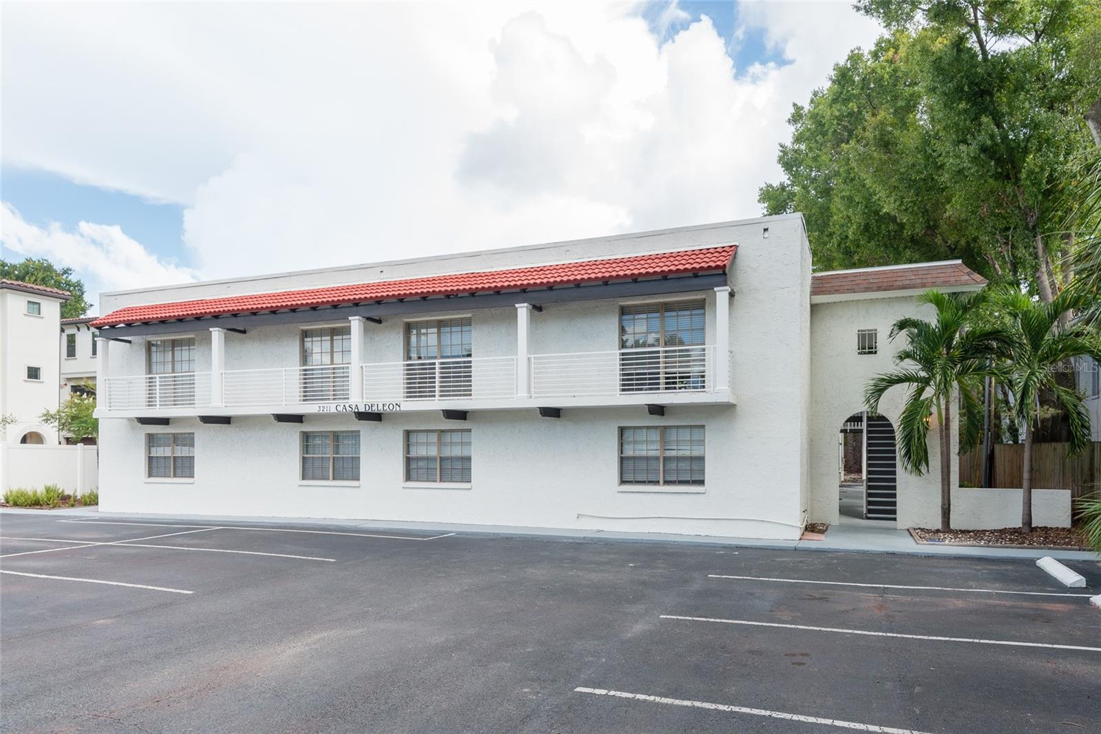 Listing photo id 0 for 3211 De Leon Street 9