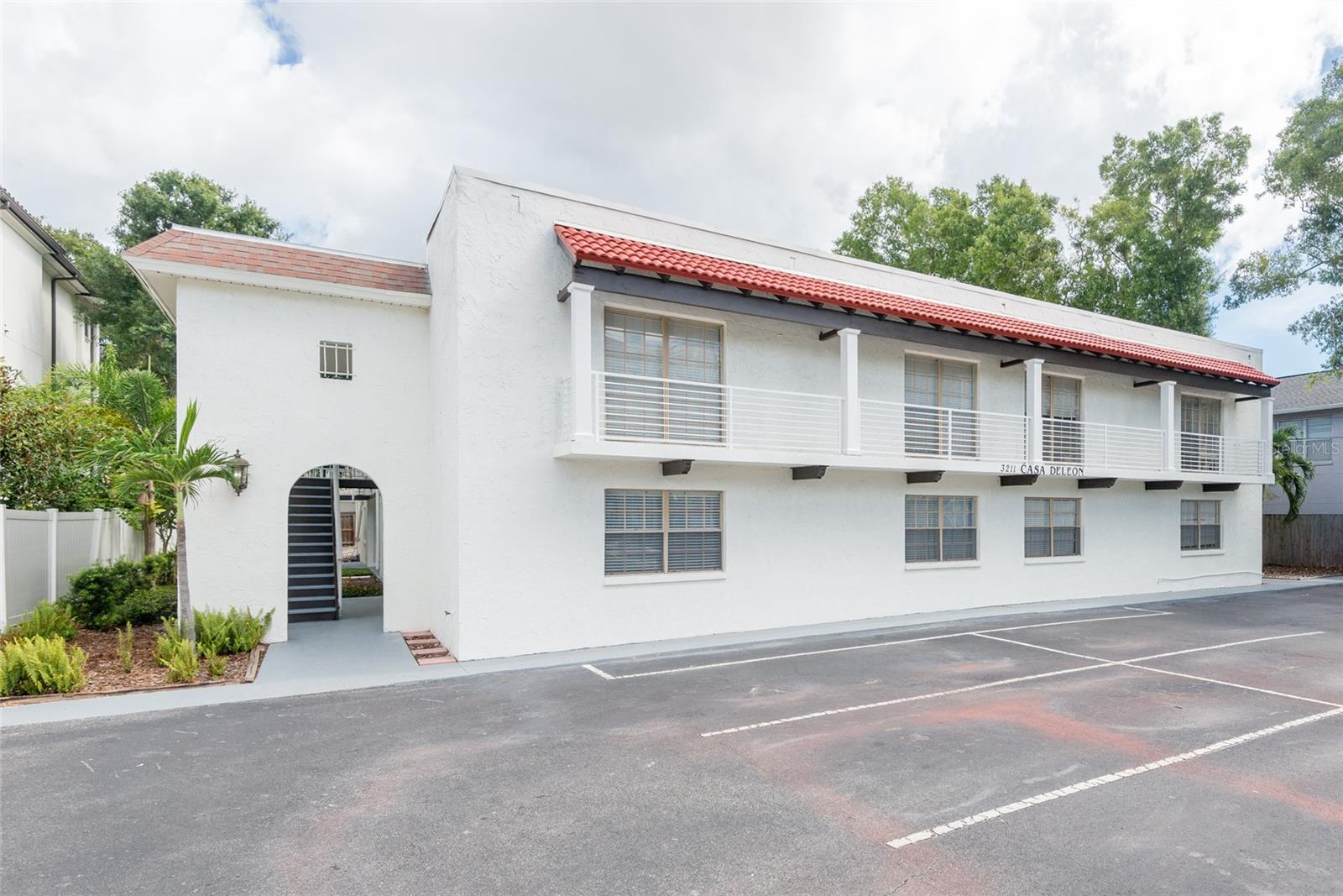 Listing photo id 19 for 3211 De Leon Street 9
