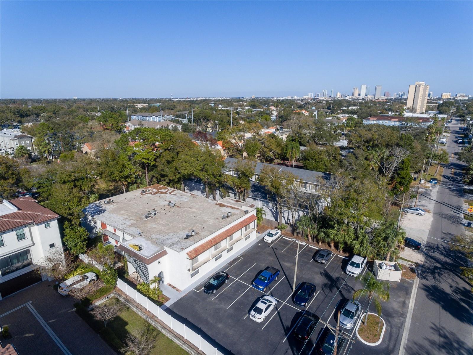 Listing photo id 21 for 3211 De Leon Street 9