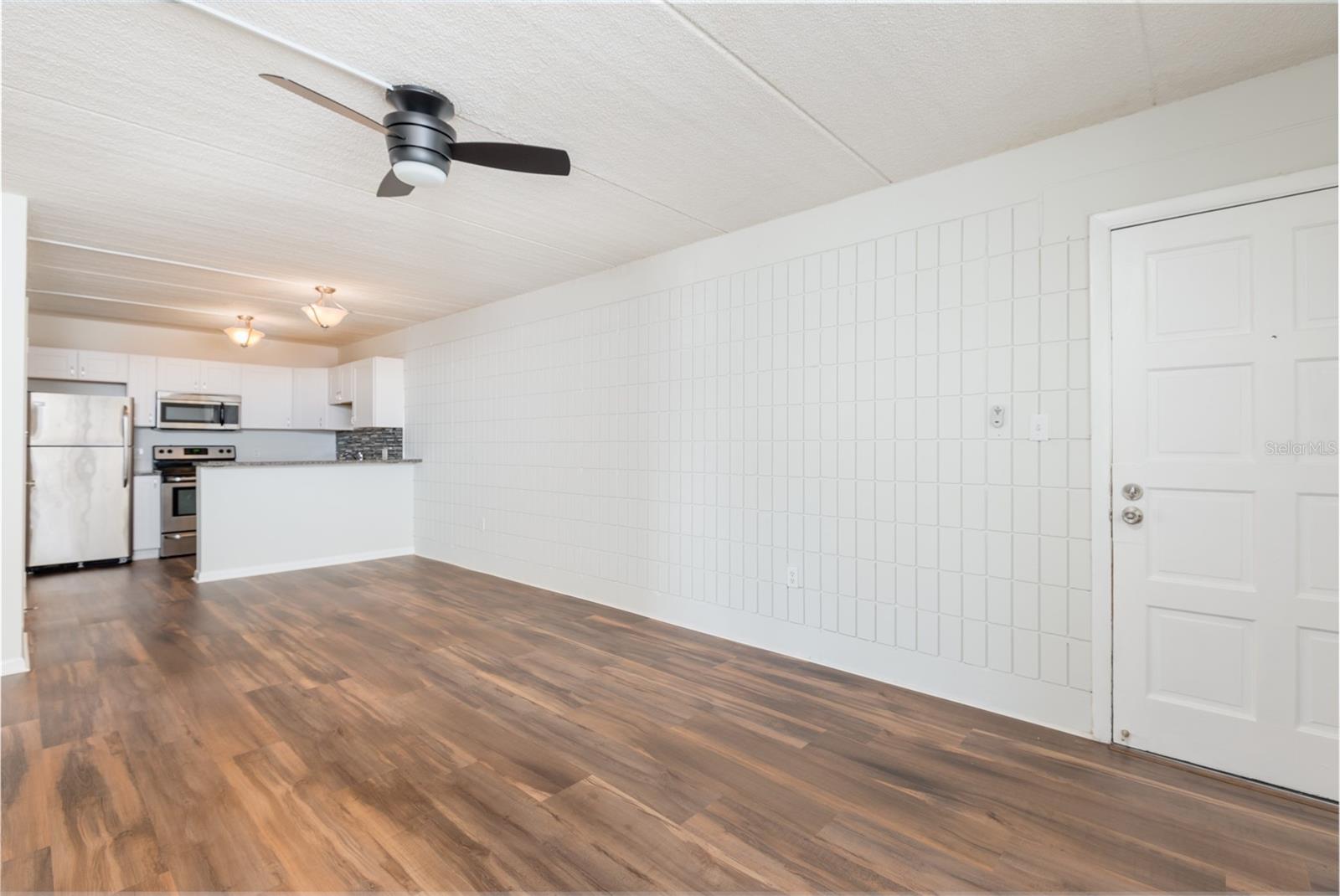 Listing photo id 3 for 3211 De Leon Street 9
