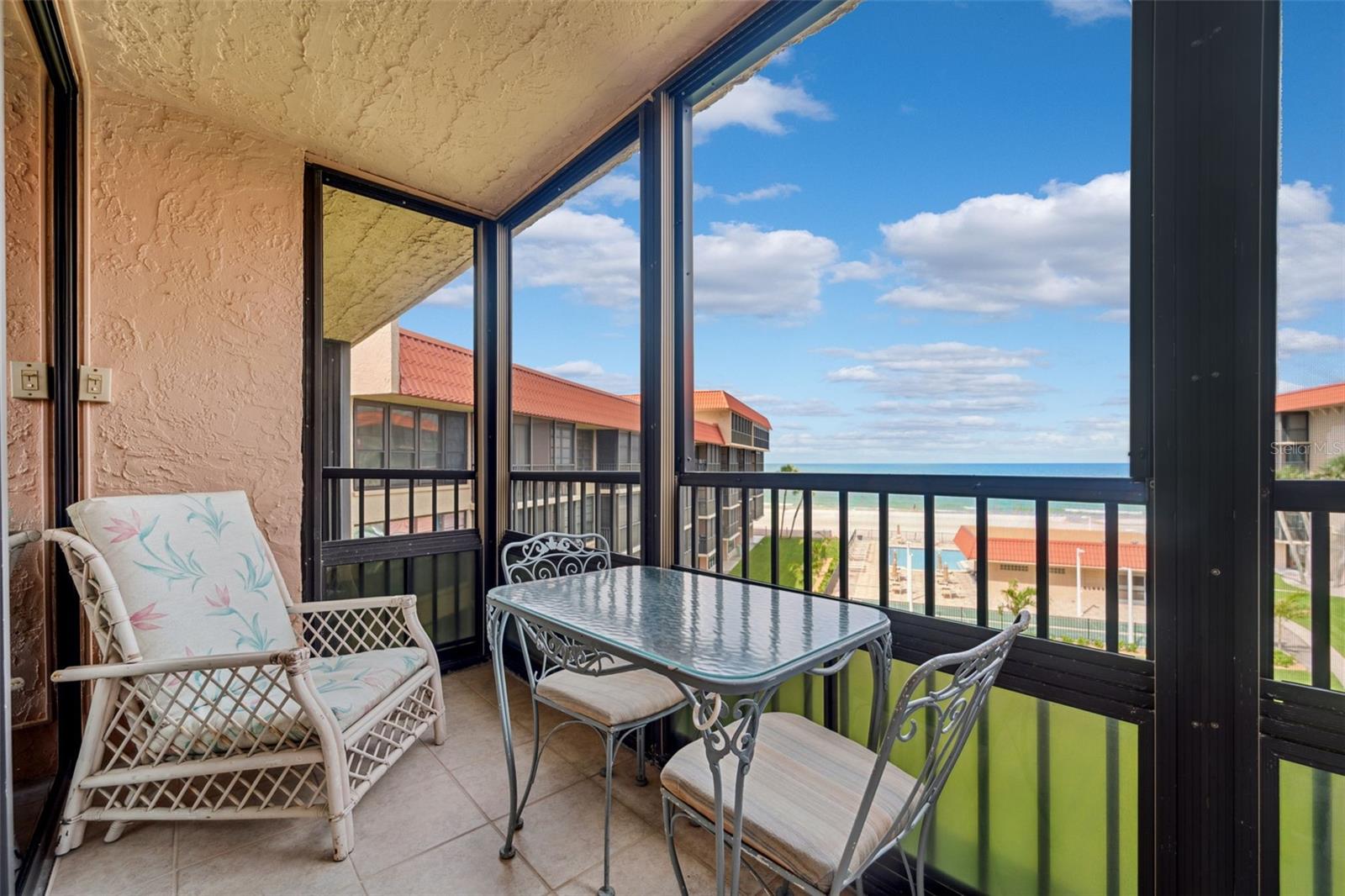Image 12 of 45 For 17580 Gulf Boulevard 401